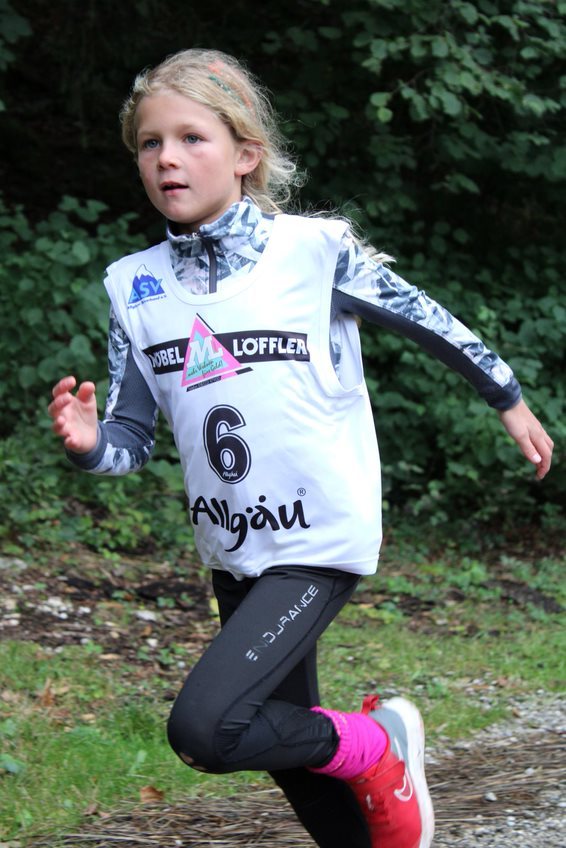 Mia Roth beim Crosslauf
