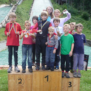 Sprungstarke TSV-Adler beim Auftakt der Mini-Schanzen-Tournee in Füssen