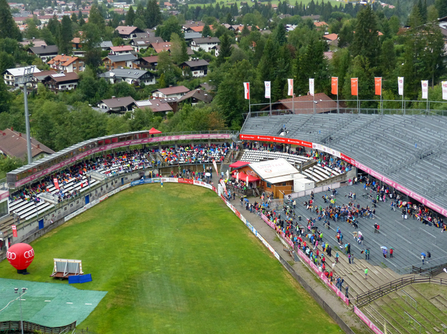 1800 Zuschauer bildeten eine tolle Kulisse in der Erdinger Arena