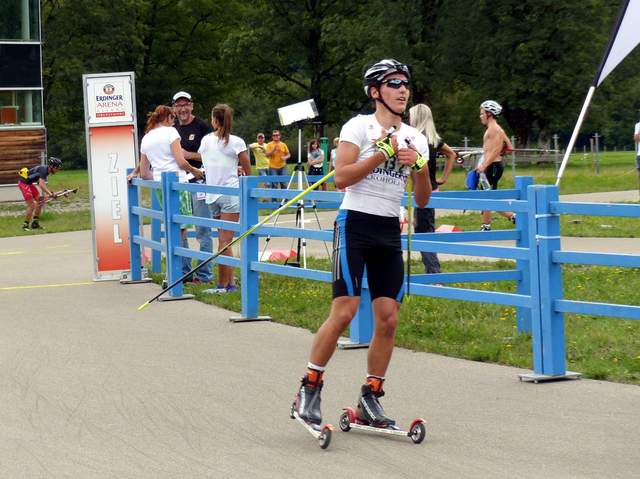 Geschafft ... Denis Klarin bei der Zieleinfahrt nach dem 4 x 2 km-Rennen