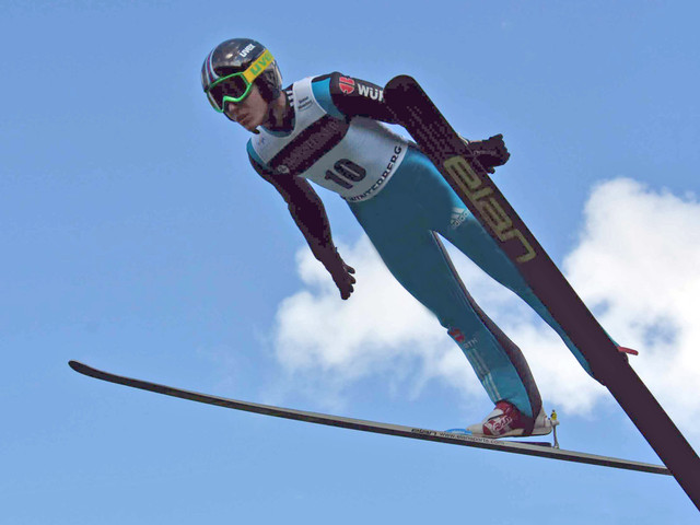 Denis Klarin bei seinem Trainingssprung von der HS87-Schanze (Foto: Christoph Hast/SK Winterberg)