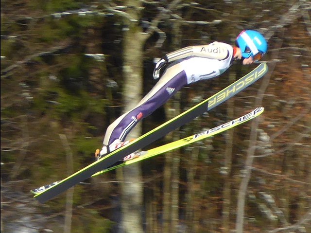 Simon Mach gewann im Einzelspringen von der K74-Schanze die Bronzemedaille