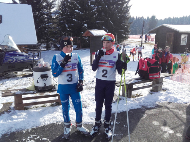 Beat Wiedemann (links) und Lucas Mach (rechts) nach ihrem Doppelsieg im 2,5-km-Lauf