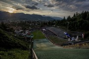 Sophia Maurus springt beim Nachtspringen in Oberstdorf auf den zweiten Platz