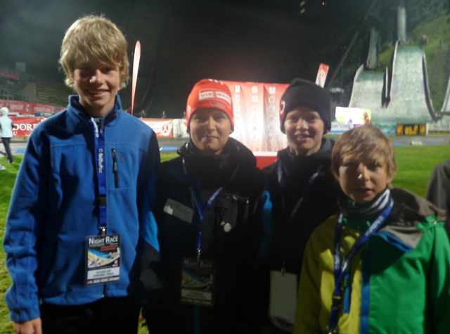 Der Nachwuchs hautnah beim Sommer-Grand-Prix (v.l.n.r.): Florian Hüttl (TSV Buchenberg), Julian Schmid, Wendelin Thannheimer und Andreas Schmieger (alle SC Oberstdorf)  