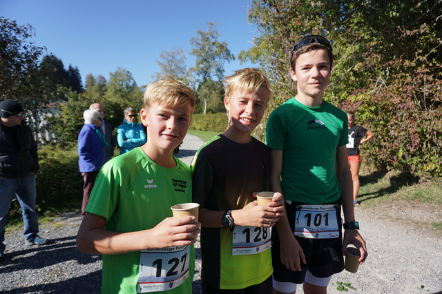 Podestplätze Kinderlauf 3,5 Km: V. li. Arne Scherer 3., Max Dörfel 2., Hannes Kusterer 1.