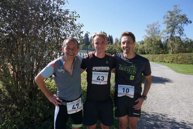 Strahlende Sieger Panoramalauf: V. li. 2. Meinrad Briechle, 1. Michael Zwegart, 3. Theo Feneberg