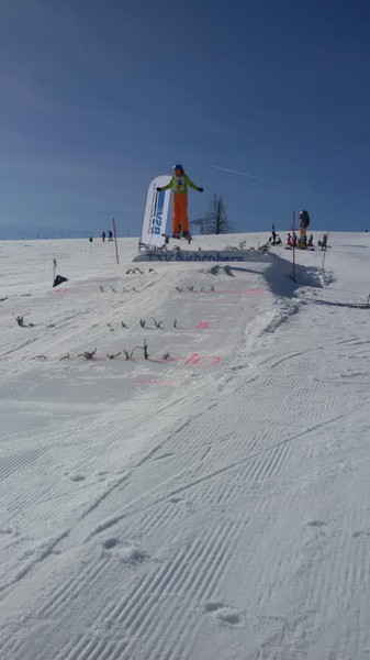 Tolle Sprünge auf der Schneeschanze