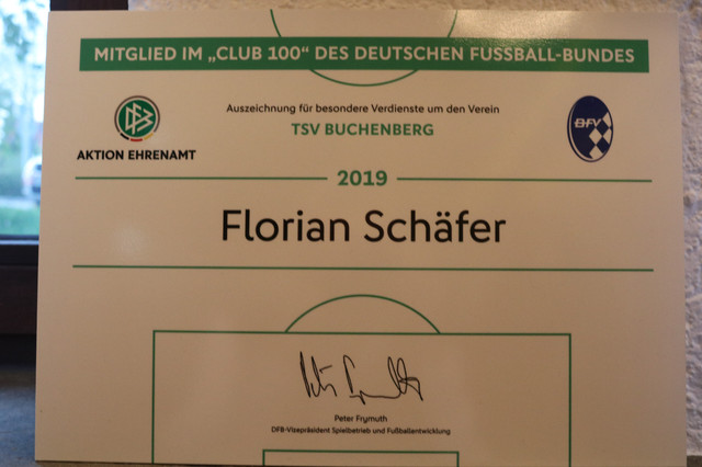 Urkunde über die Zugehörigkeit von Florian Schäfer zum „Club 100“ des DFB