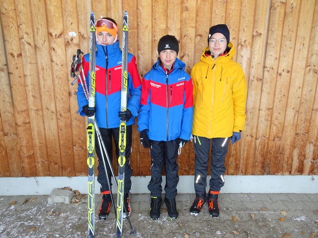 v.l. Schneider Johanna (3. Platz), Mair Ida (Jg. 2010) + Zwack Ada (Jg. 2009)