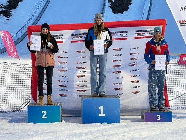 Lara Brack (3. Platz im 6,0 km Massenstart-Rennen)!