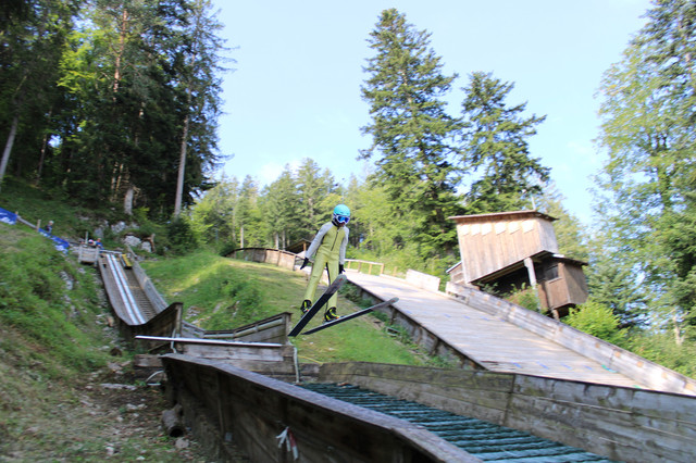 Erste Wettkampfsprünge