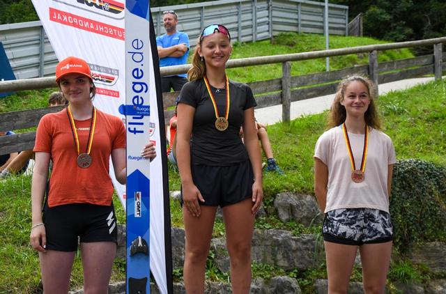 Siegerehrung- Nadine freut sich über Bronze