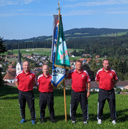 Fahnenabordnung des TSV Buchenberg mit neuem Outfit