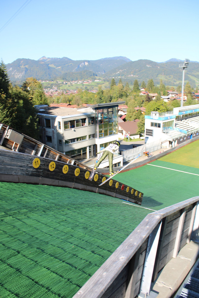 Weite Sprünge in Oberstdorf