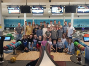 STRIKE!! - Tischtennisnachwuchs beim Bowling