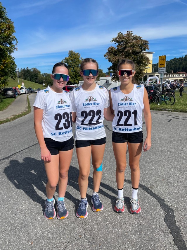 v.li.: Linda und Nathalie Grotz mit ihrer Cousine Milla Hagspiel (SC Oberstdorf)!