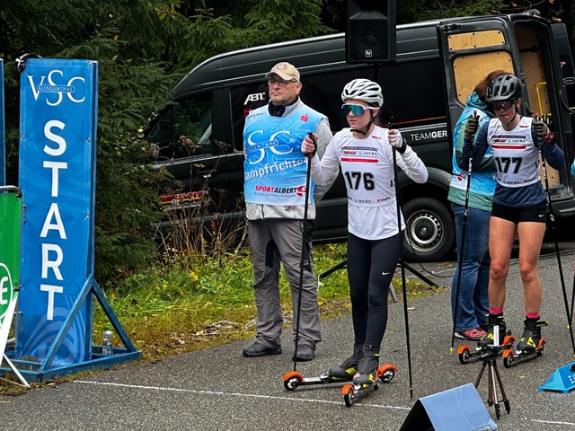 Linda Grotz (U15, w) am Start des 5,5 km Distanzrennen in der freien Technik!