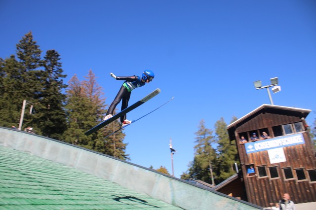 Simon Graf (TSV Buchenberg) bei seinem gelungenen Debüt auf der K64-Schanze in Bischofsgrün - Fot. F. Misiek