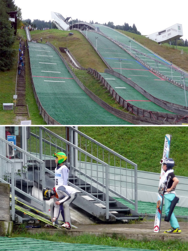 Der Sprungwettkampf wurde auf den K43- und K20-Schanzen (Bild oben, ganz links) ausgetragen, im Hintergrund die großen K80- und K125-Olympiaschanzen– Simon Hüttl beim „Ski-Tuning“ mit Simon Mach und Aaron Wiedemann (Bild unten)