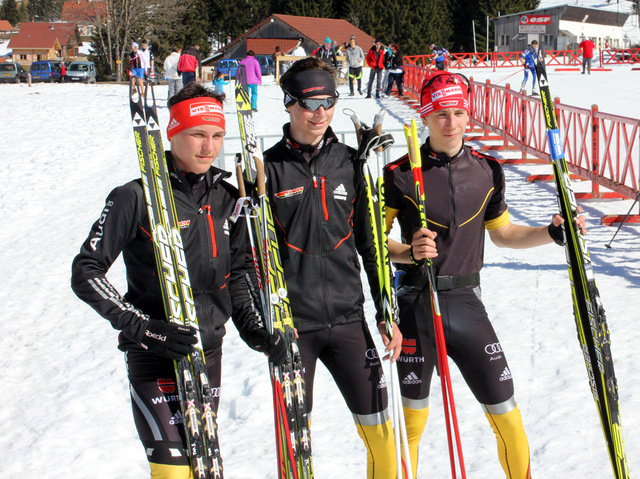 Denis (links) mit seinen DSV-Teamkollegen Vinzenz Geiger (SC Oberstdorf) und Benedikt Schwaiger (SC Ruhpolding)