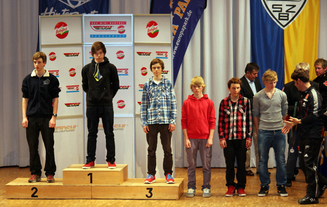 Denis Klarin (5. von links) bei der Gesamtsiegerehrung des Deutschen Schülercups 2011/12 