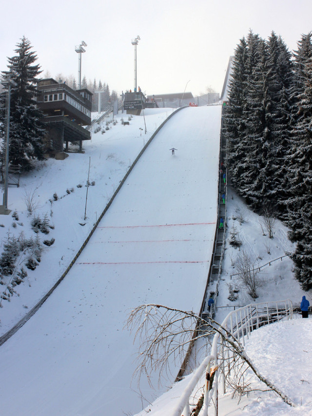 Auf der Oberwiesenthaler Fichtelbergschanze (HS106) wurde das Kombinationsspringen im Rahmen des Alpencups ausgetragen