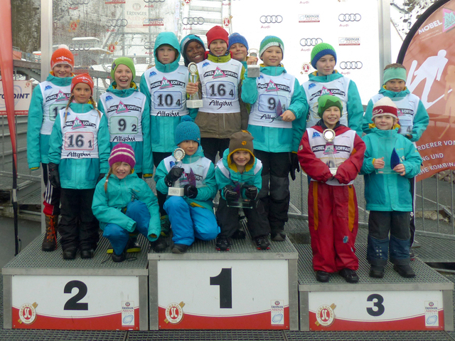 Das erfolgreiche Skispringer- und Kombiniererteam des TSV Buchenberg
